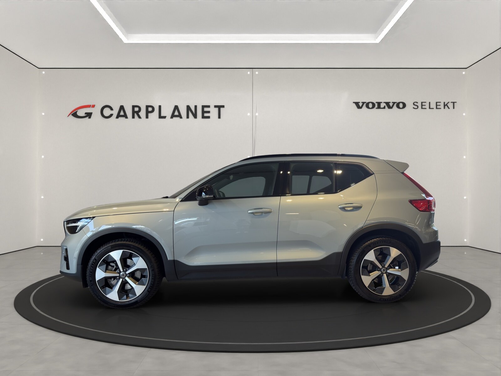 VOLVO XC40 2.0 B3 MH Plus Dark, Mild-Hybrid Benzin/Elektro, Occasion / Gebraucht, Automatik - 3