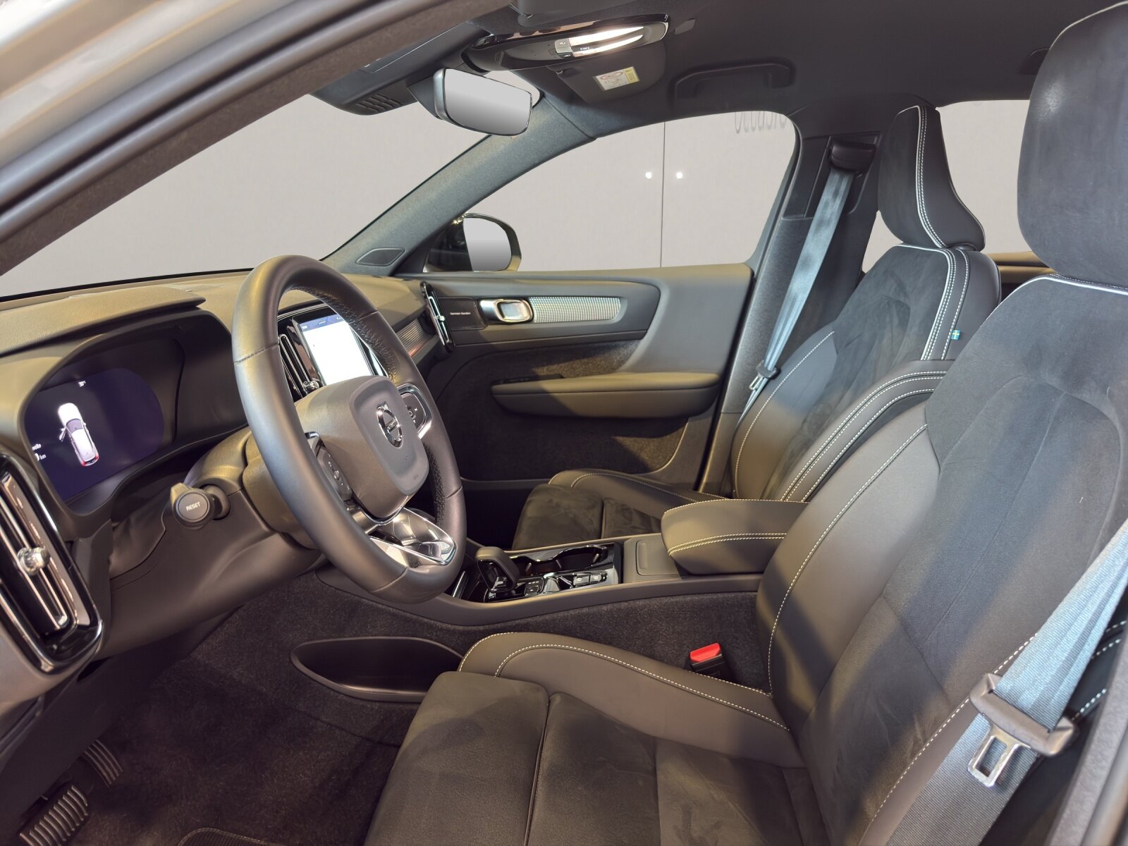 VOLVO XC40 2.0 B3 MH Plus Dark, Mild-Hybrid Benzin/Elektro, Occasion / Gebraucht, Automatik - 5
