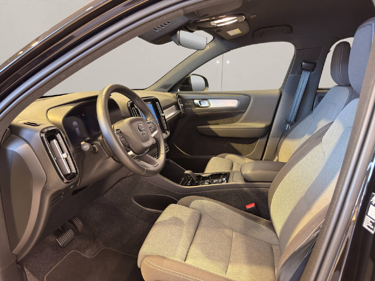 VOLVO XC40 2.0 B3 MH Plus Dark, Mild-Hybrid Benzin/Elektro, Occasion / Gebraucht, Automatik - 5