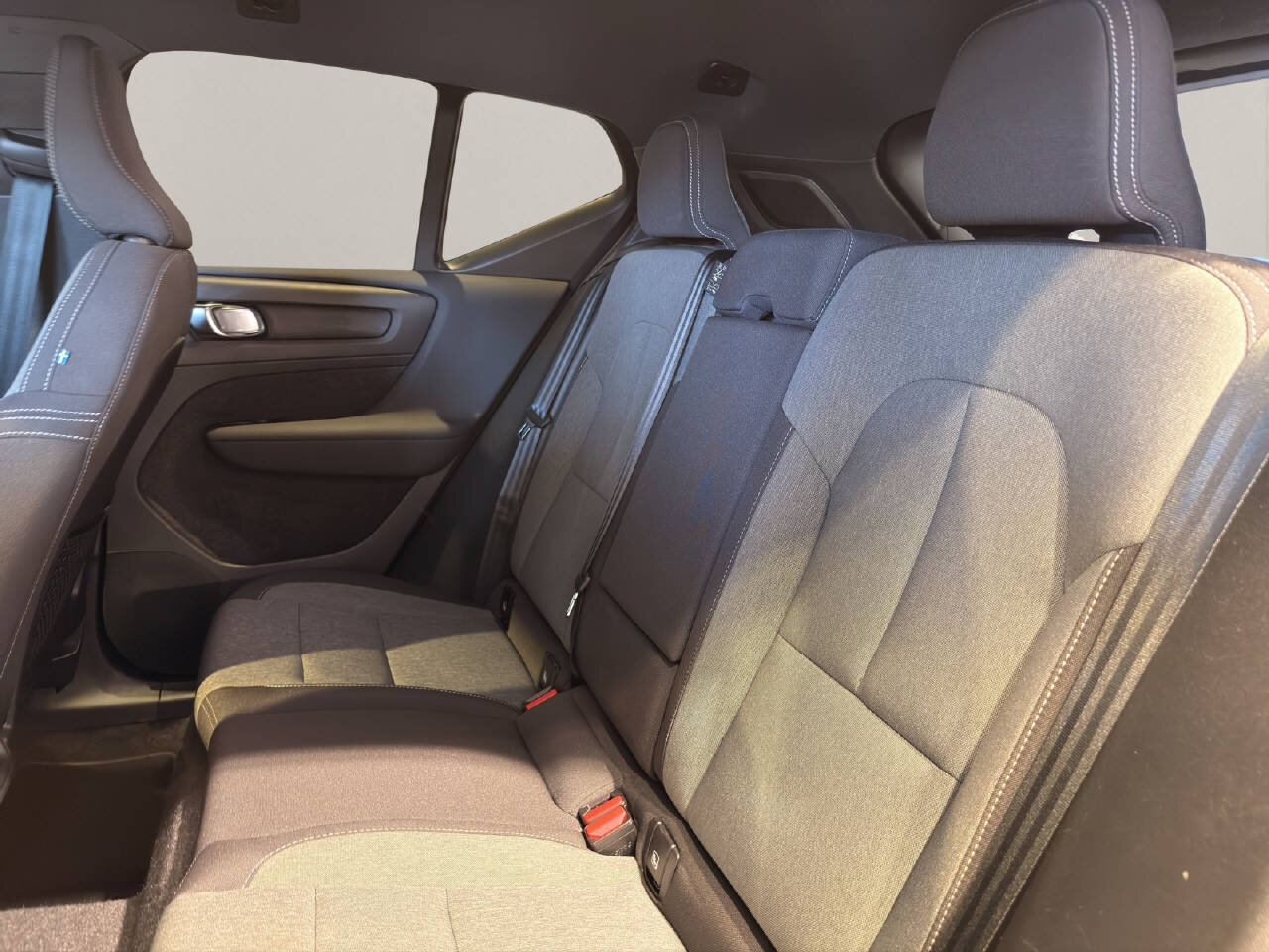 VOLVO XC40 2.0 B3 MH Plus Dark, Mild-Hybrid Benzin/Elektro, Occasion / Gebraucht, Automatik - 6