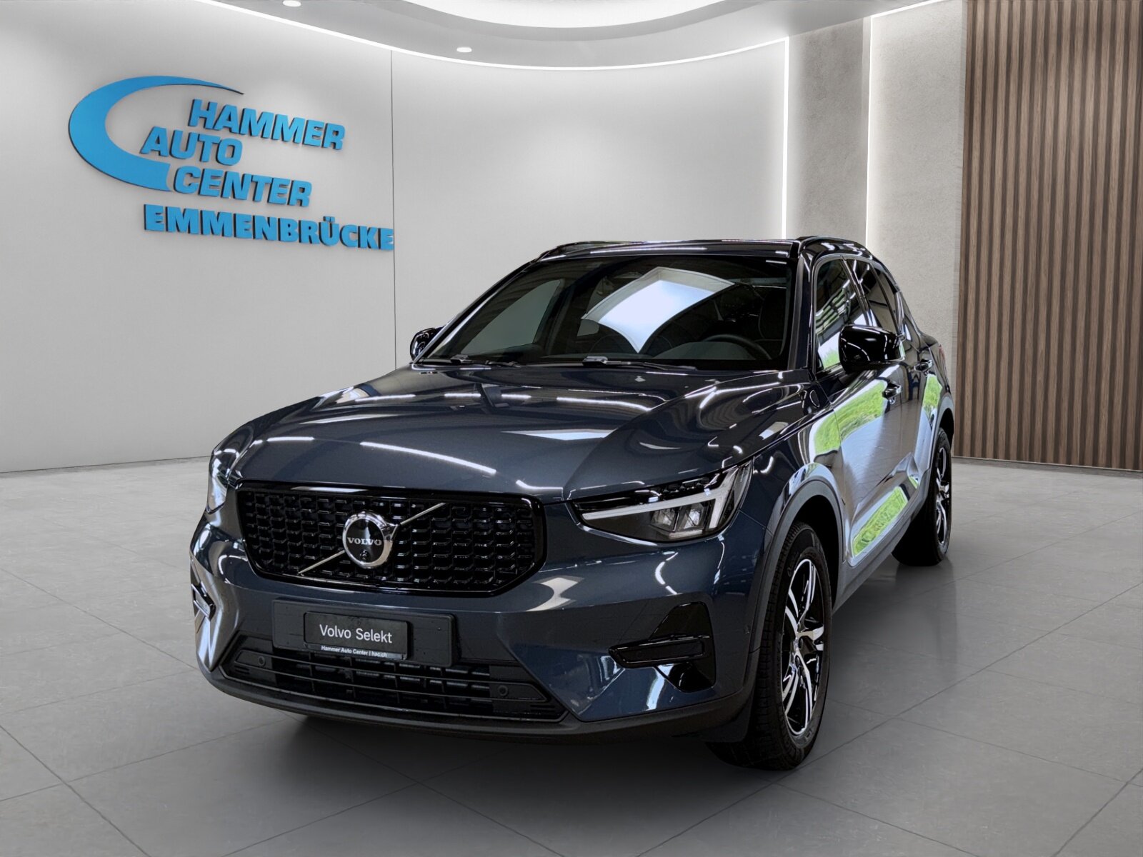 VOLVO XC40 2.0 B3 MH Plus Dark