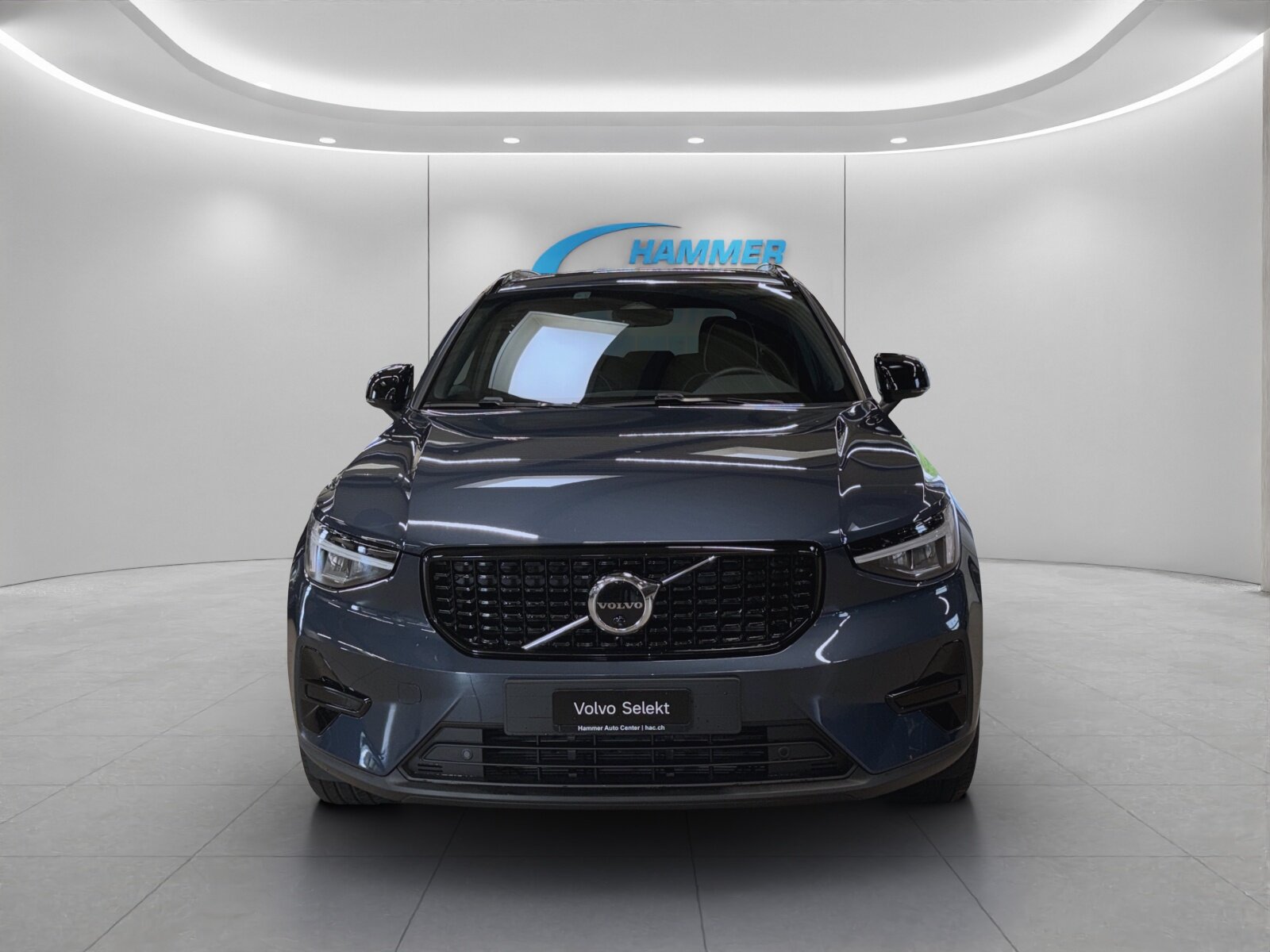 VOLVO XC40 2.0 B3 MH Plus Dark, Mild-Hybrid Benzin/Elektro, Occasion / Gebraucht, Automatik - 3