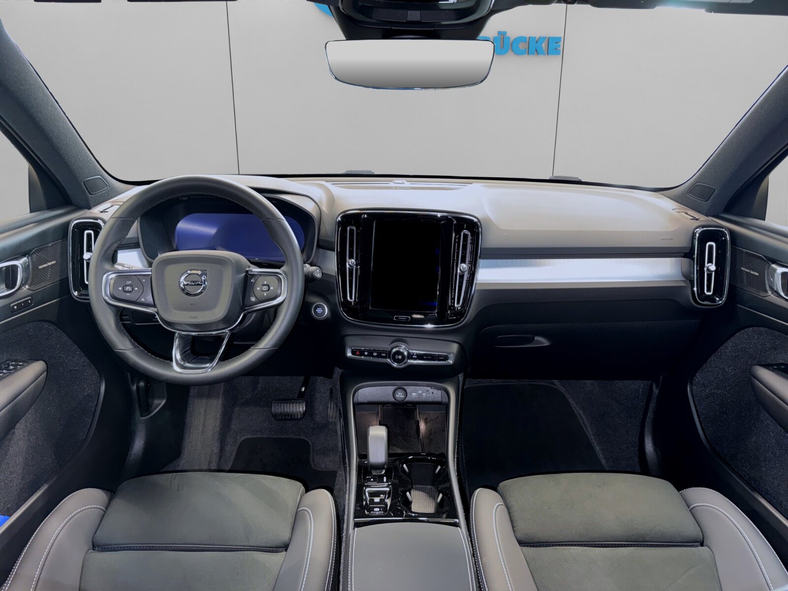VOLVO XC40 2.0 B3 MH Plus Dark, Mild-Hybrid Benzin/Elektro, Occasion / Gebraucht, Automatik - 4