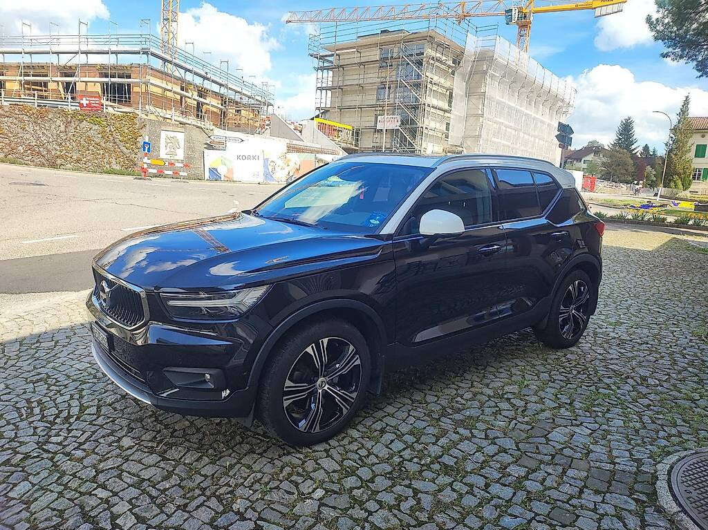 VOLVO XC40 2.0 T5 Momentum AWD