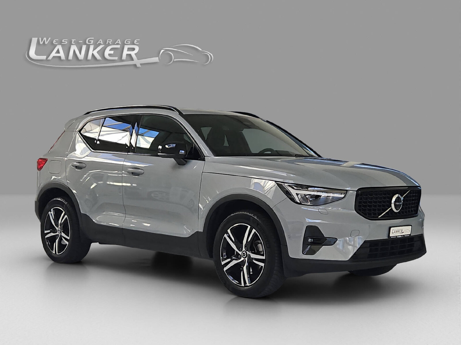 VOLVO XC40 2.0 B3 MH Plus Dark, Mild-Hybrid Petrol/Electric, Second hand / Used, Automatic - 2