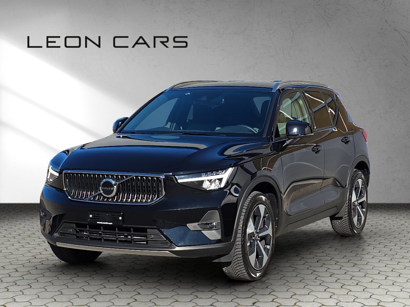 VOLVO XC40 T2 XCITE mit AHK