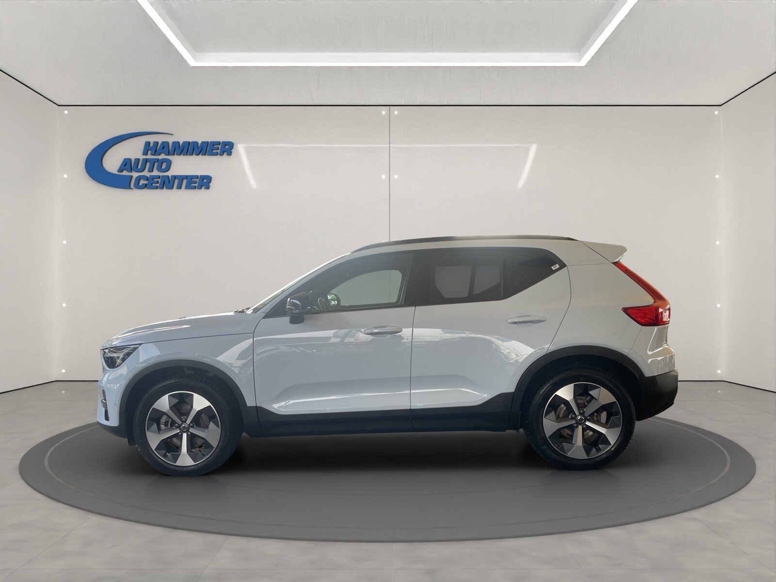 VOLVO XC40 2.0 B4 MH Plus Dark, Mild-Hybrid Petrol/Electric, Second hand / Used, Automatic - 2