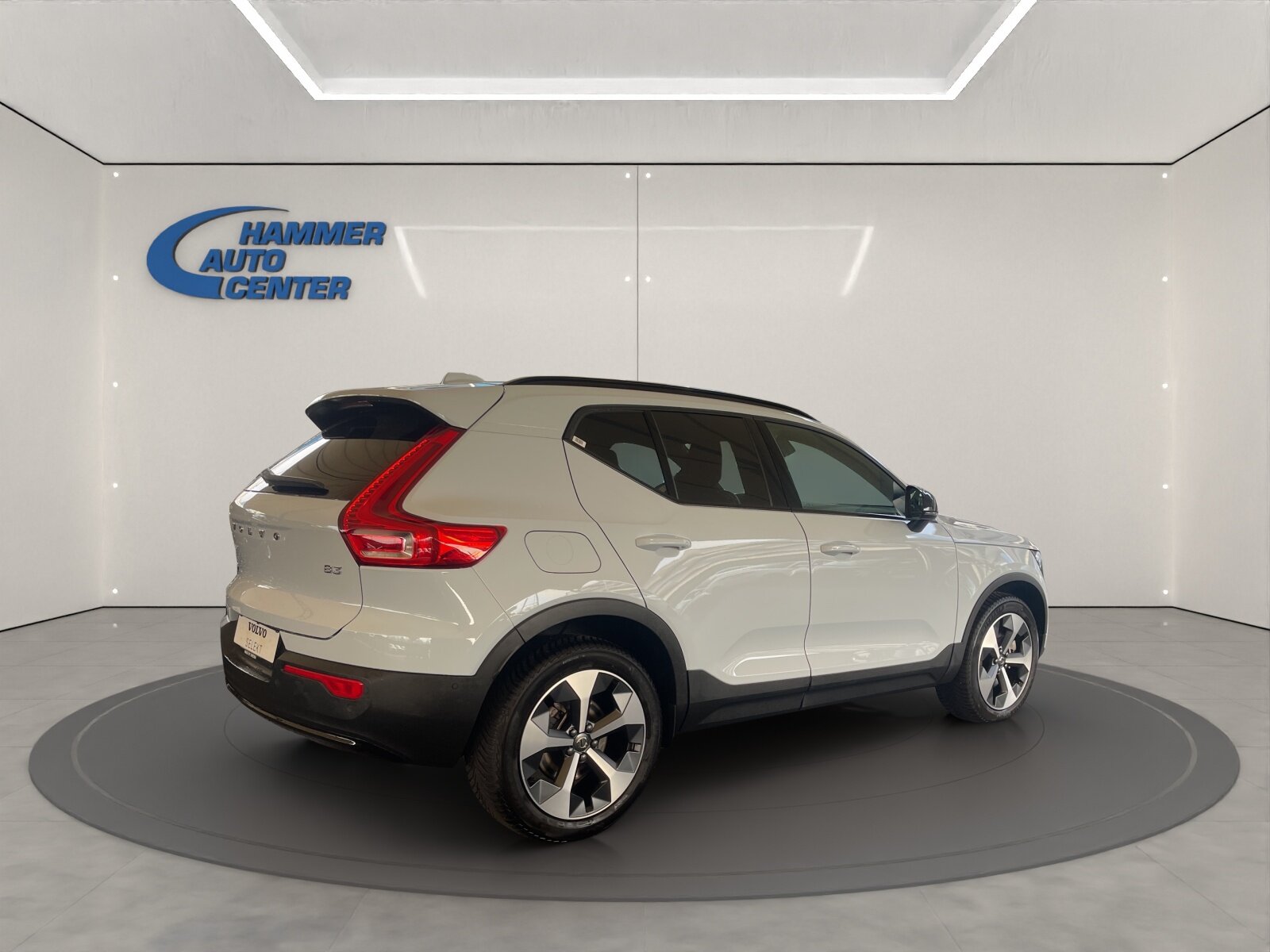 VOLVO XC40 2.0 B4 MH Plus Dark, Mild-Hybrid Petrol/Electric, Second hand / Used, Automatic - 4