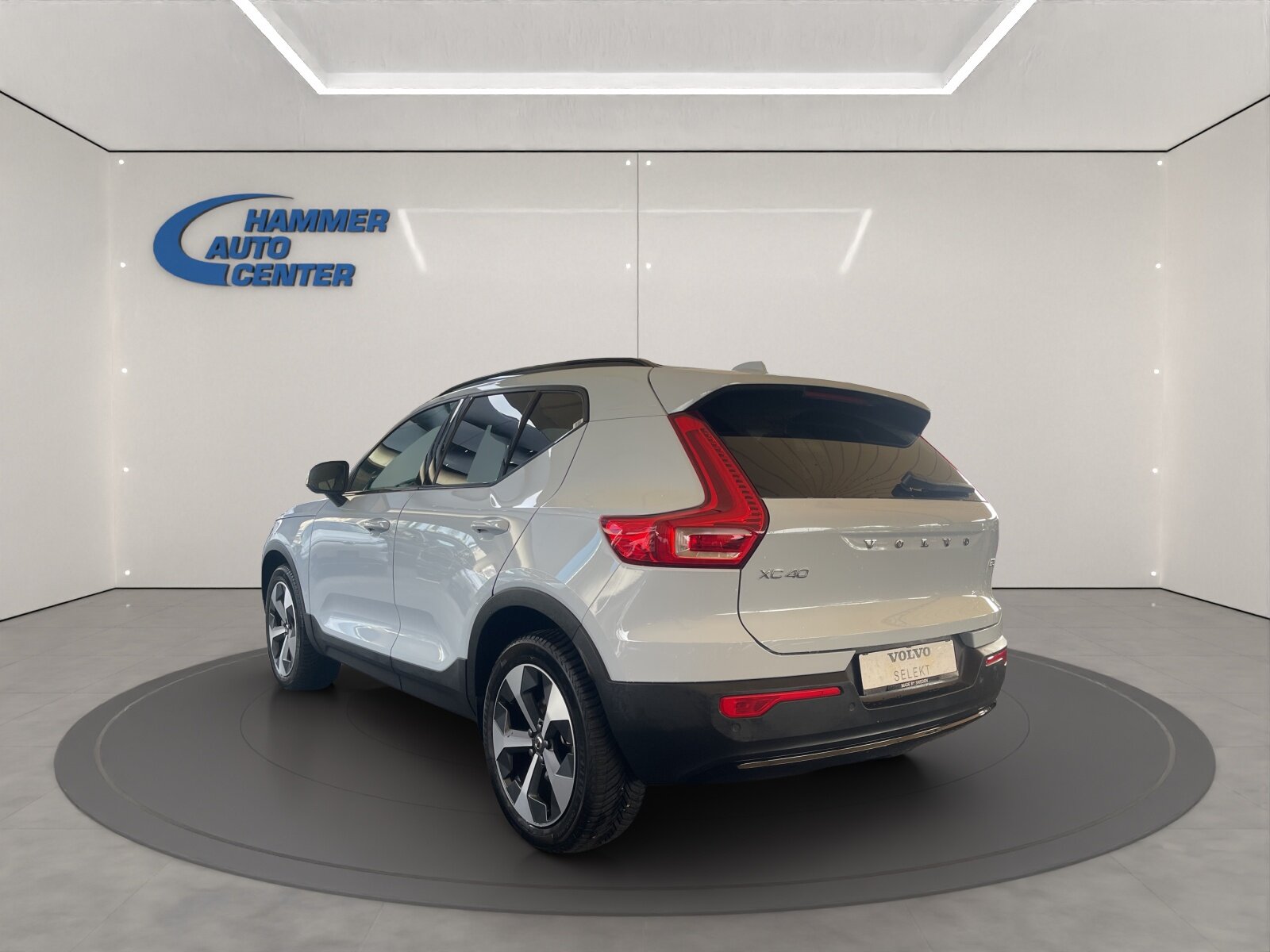 VOLVO XC40 2.0 B4 MH Plus Dark, Mild-Hybrid Petrol/Electric, Second hand / Used, Automatic - 5