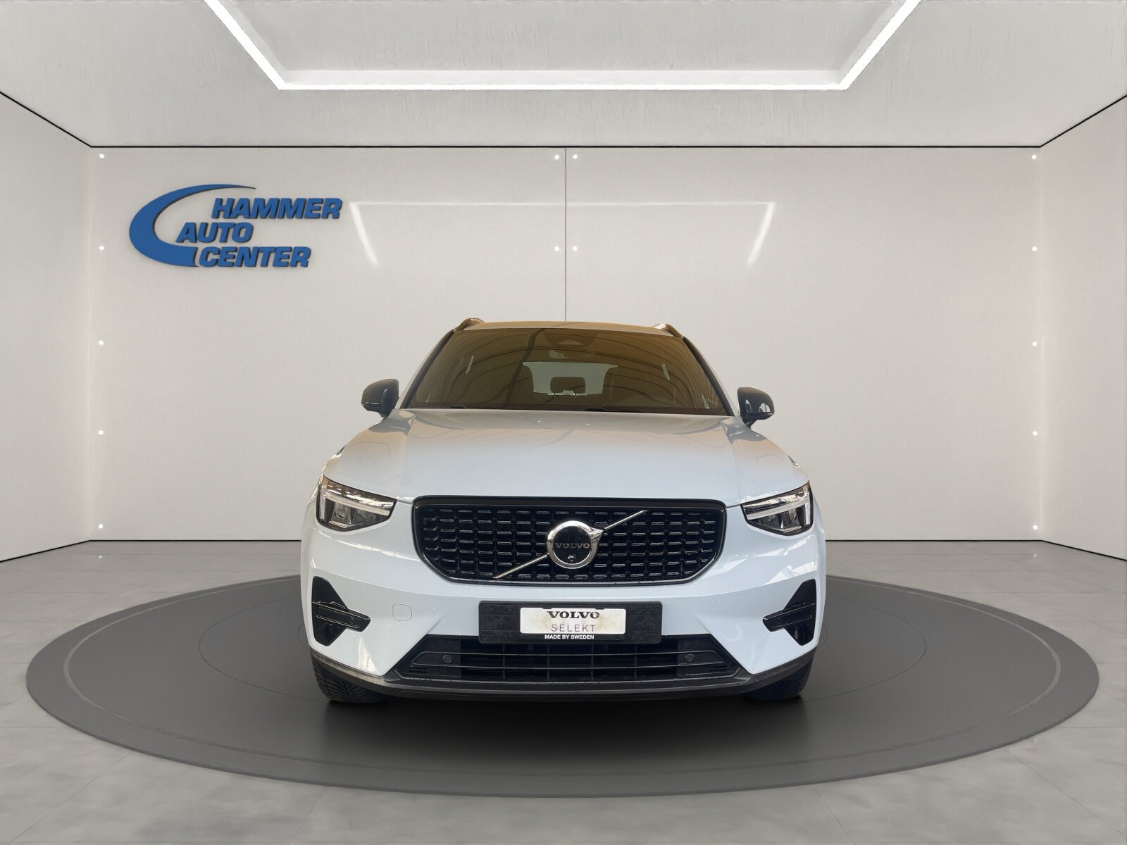 VOLVO XC40 2.0 B4 MH Plus Dark, Mild-Hybrid Petrol/Electric, Second hand / Used, Automatic - 7