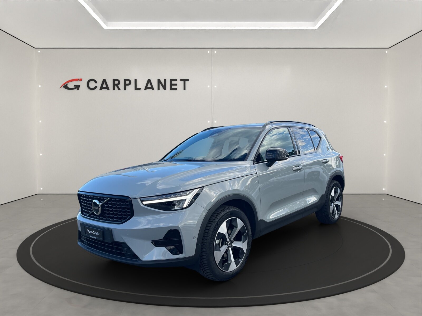 VOLVO XC40 2.0 B3 MH Plus Dark