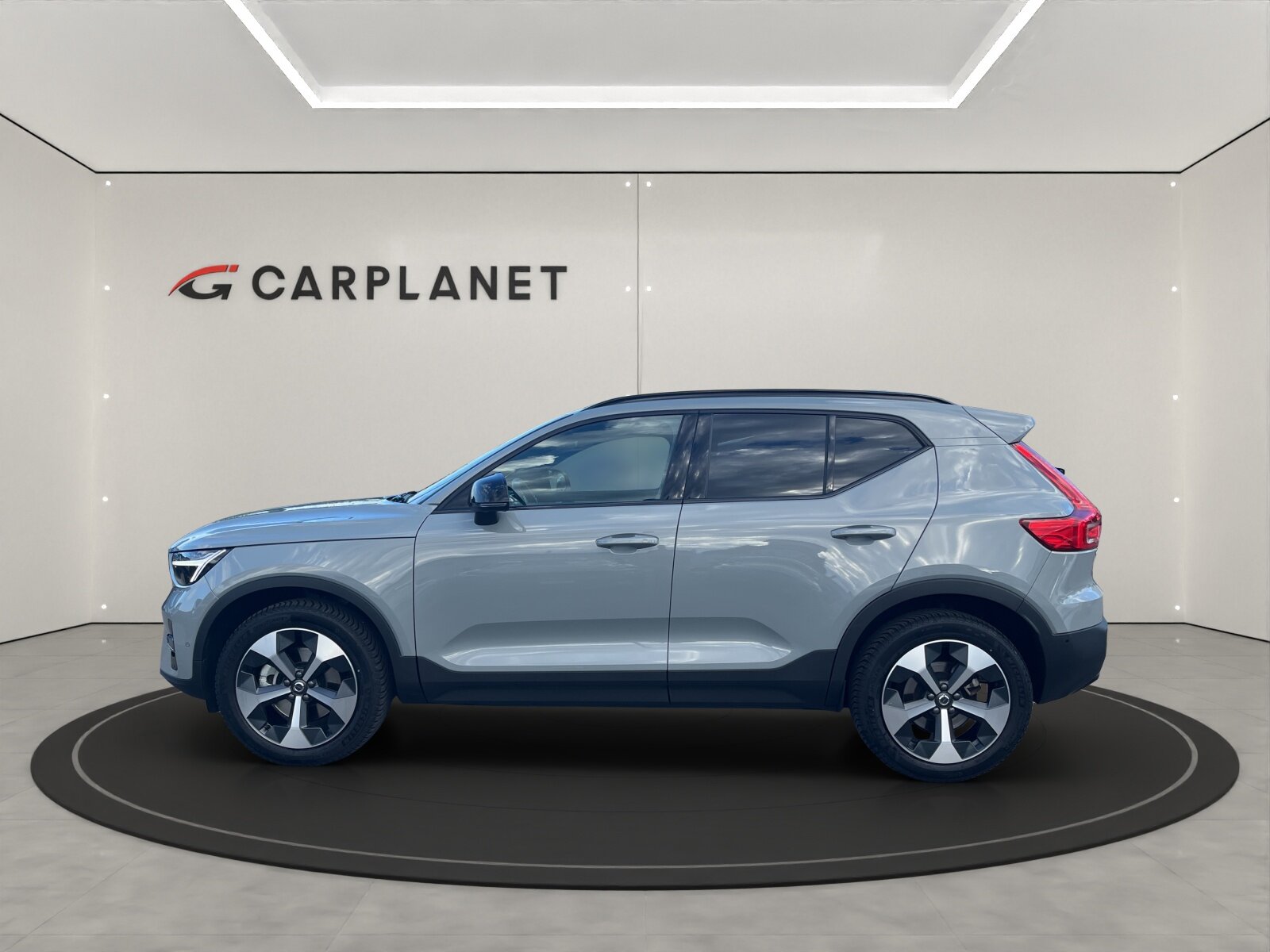 VOLVO XC40 2.0 B3 MH Plus Dark, Mild-Hybrid Benzin/Elektro, Occasion / Gebraucht, Automatik - 2