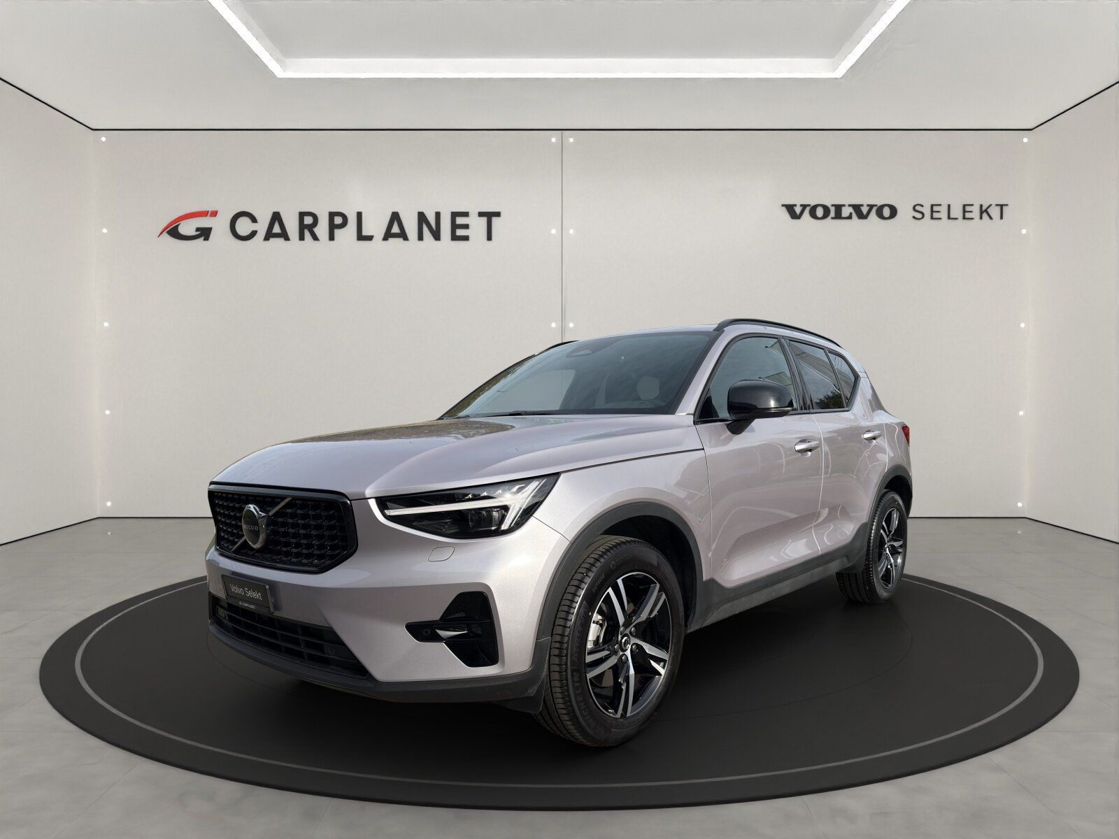 VOLVO XC40 2.0 B3 MH Plus Dark