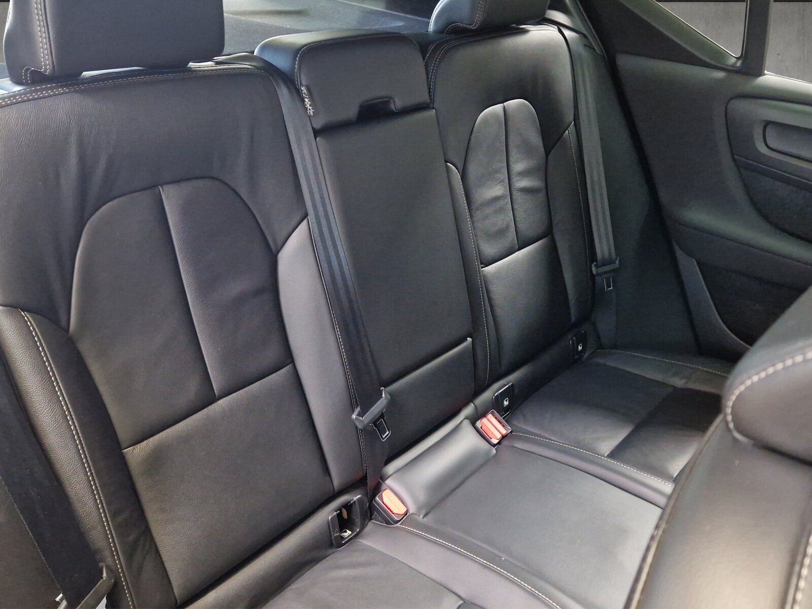 VOLVO XC40 1.5 T4 PiH Inscription, Hybride Rechargeable Essence/Électricité, Occasion / Utilisé, Automatique - 5