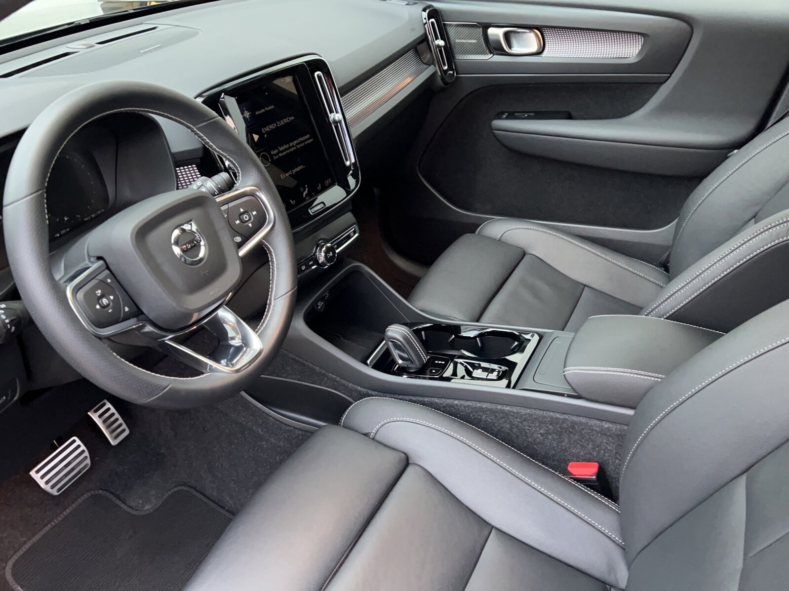 VOLVO XC40 2.0 B4 MH R-Design AWD, Mild-Hybrid Benzin/Elektro, Occasion / Gebraucht, Automatik - 5