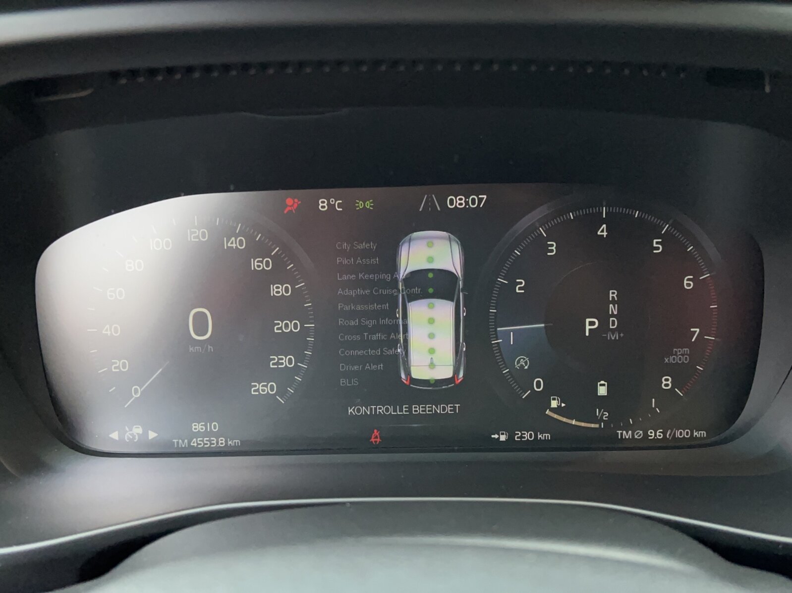 VOLVO XC40 2.0 B4 MH R-Design AWD, Mild-Hybrid Benzin/Elektro, Occasion / Gebraucht, Automatik - 7
