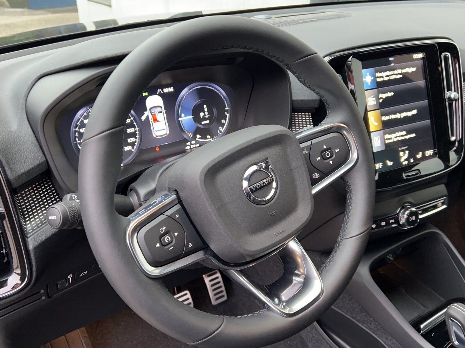 VOLVO XC40 1.5 T5 PiH R-Design, Plug-in-Hybrid Benzin/Elektro, Occasion / Gebraucht, Automatik - 4