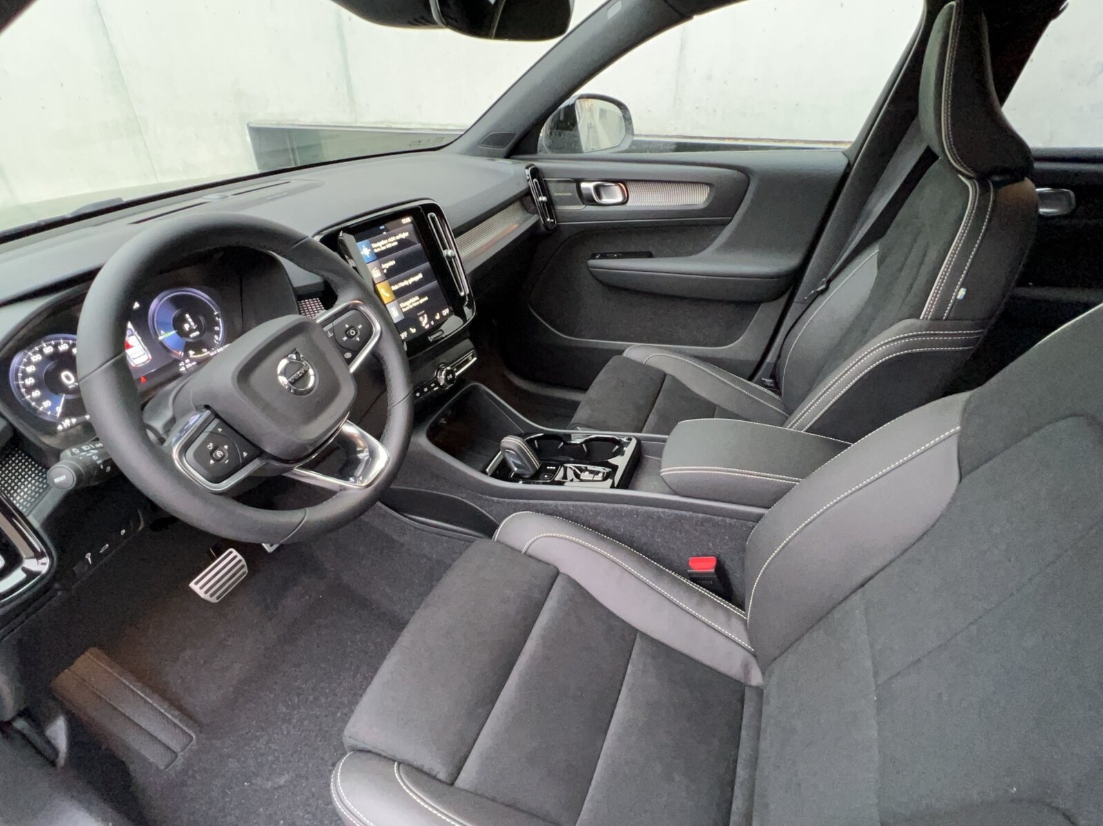 VOLVO XC40 1.5 T5 PiH R-Design, Plug-in-Hybrid Benzin/Elektro, Occasion / Gebraucht, Automatik - 5