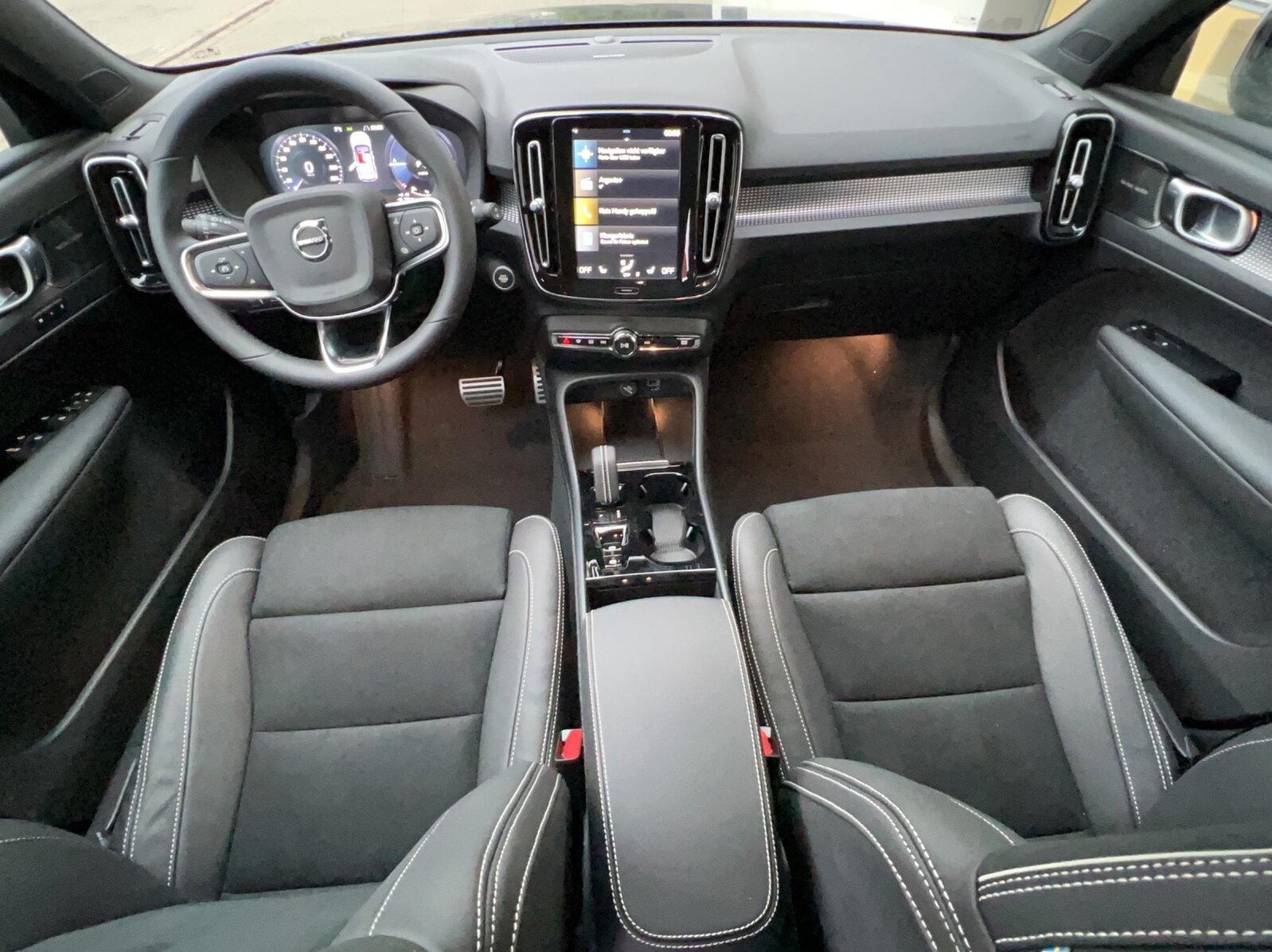 VOLVO XC40 1.5 T5 PiH R-Design, Plug-in-Hybrid Benzin/Elektro, Occasion / Gebraucht, Automatik - 6