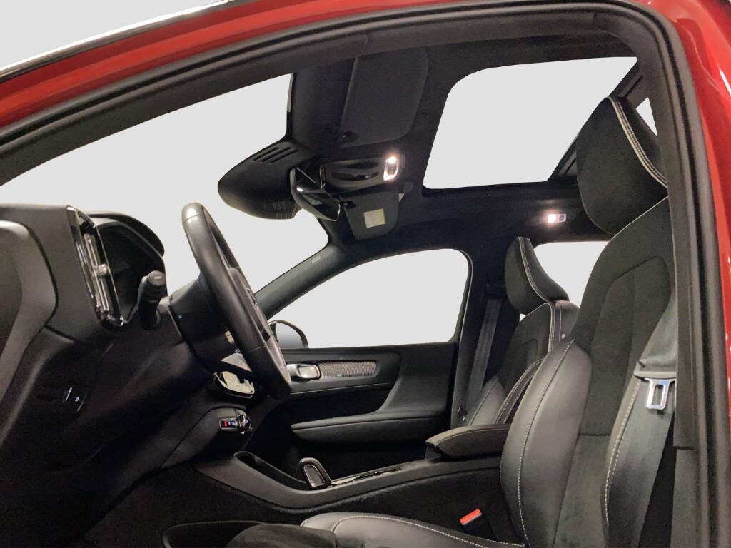 VOLVO XC40 2.0 B4 MH R-Design AWD, Mild-Hybrid Benzin/Elektro, Occasion / Gebraucht, Automatik - 7
