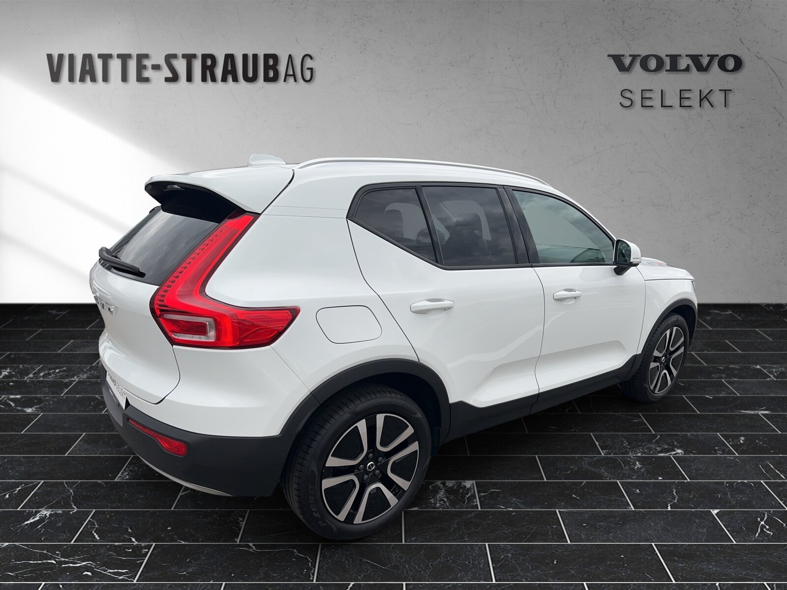 VOLVO XC40 2.0 B4 MH Momentum AWD, Mild-Hybrid Benzin/Elektro, Occasion / Gebraucht, Automatik - 4