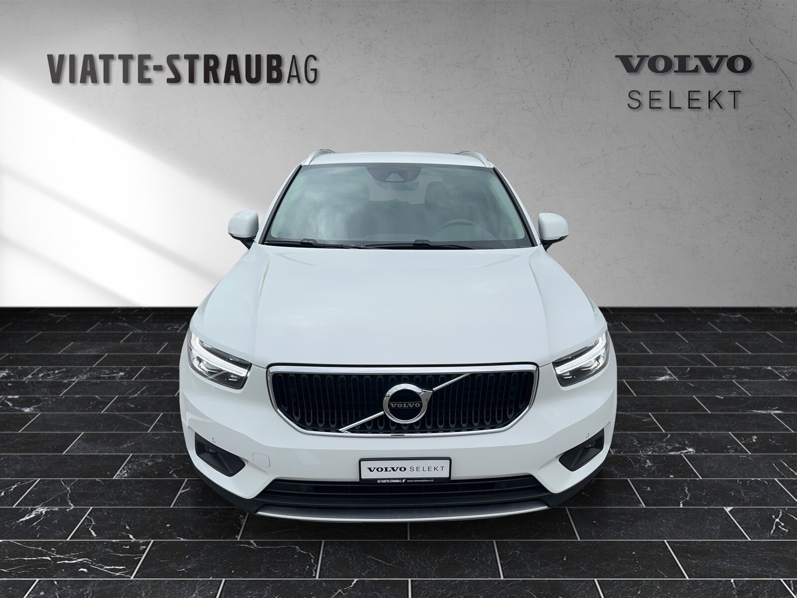 VOLVO XC40 2.0 B4 MH Momentum AWD, Mild-Hybrid Benzin/Elektro, Occasion / Gebraucht, Automatik - 7