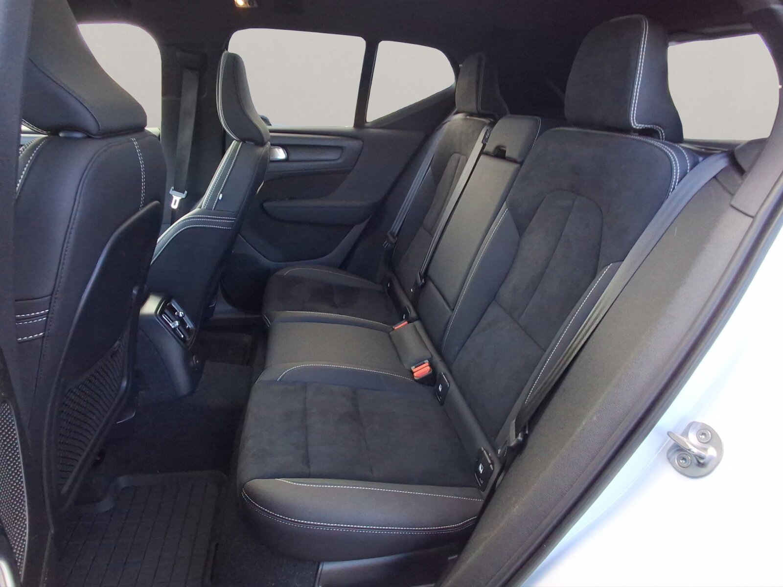 VOLVO XC40 1.5 T5 PiH Ultimate Dark, Hybride Rechargeable Essence/Électricité, Occasion / Utilisé, Automatique - 7