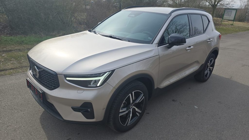 VOLVO XC40 B4