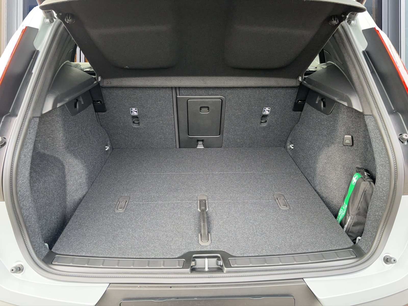 VOLVO XC40 2.0 B4 MH Plus Dark, Mild-Hybrid Benzin/Elektro, Vorführwagen, Automatik - 7