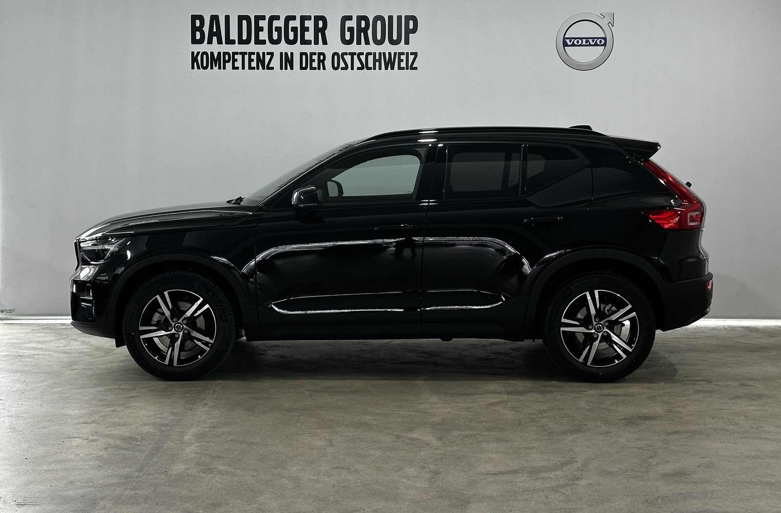 VOLVO XC40 2.0 B3 MH Plus Dark, Hybride Integrale Benzina/Elettrica, Auto dimostrativa, Automatico - 2