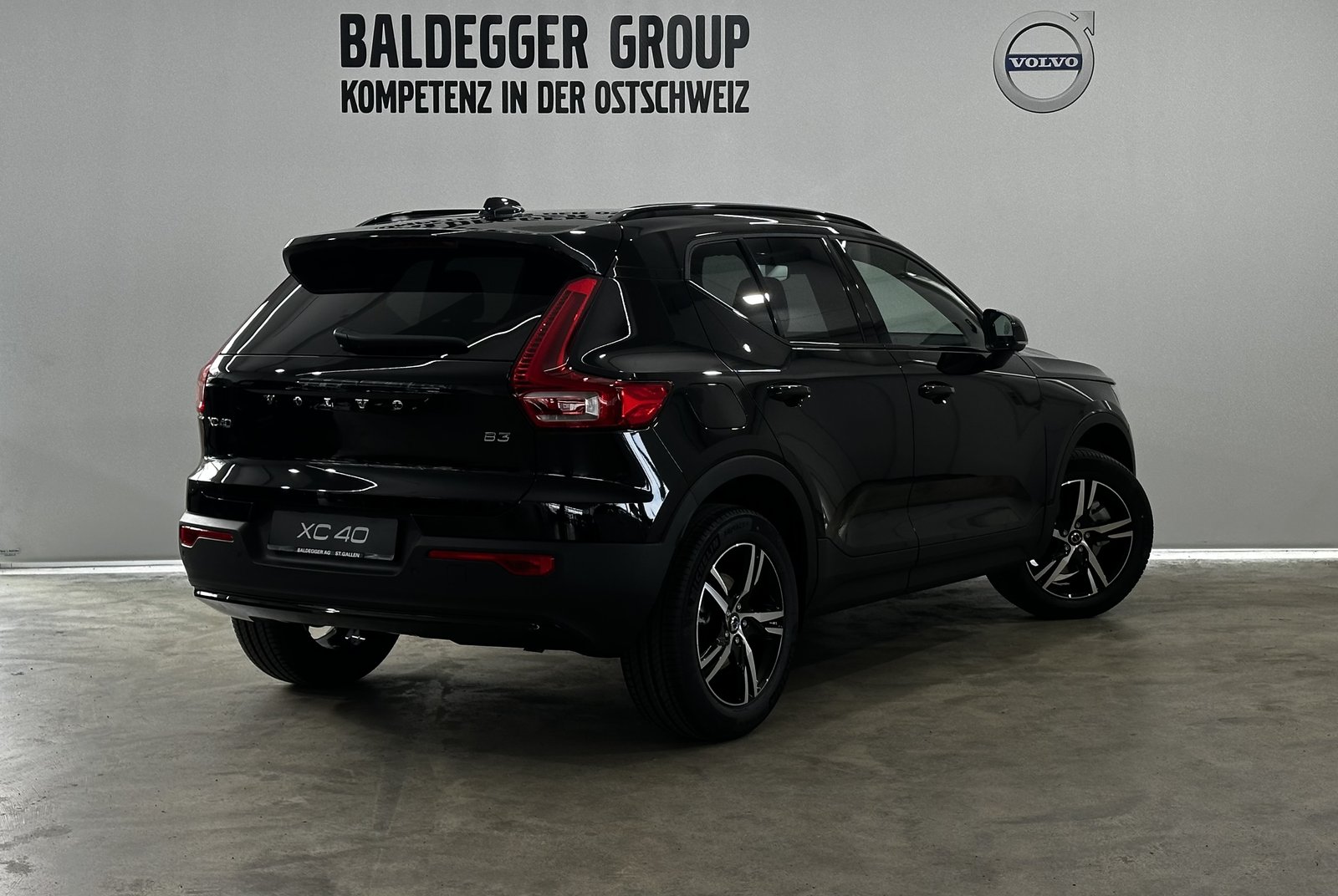VOLVO XC40 2.0 B3 MH Plus Dark, Hybride Integrale Benzina/Elettrica, Auto dimostrativa, Automatico - 3