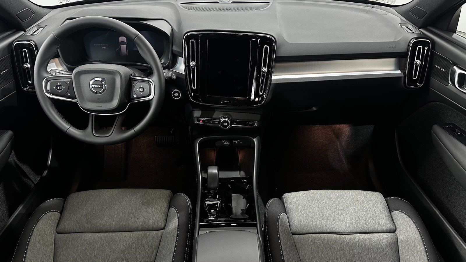 VOLVO XC40 2.0 B3 MH Plus Dark, Hybride Integrale Benzina/Elettrica, Auto dimostrativa, Automatico - 5