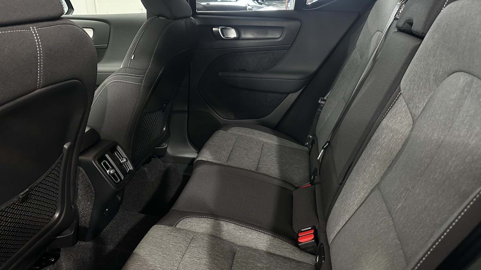 VOLVO XC40 2.0 B3 MH Plus Dark, Hybride Integrale Benzina/Elettrica, Auto dimostrativa, Automatico - 6