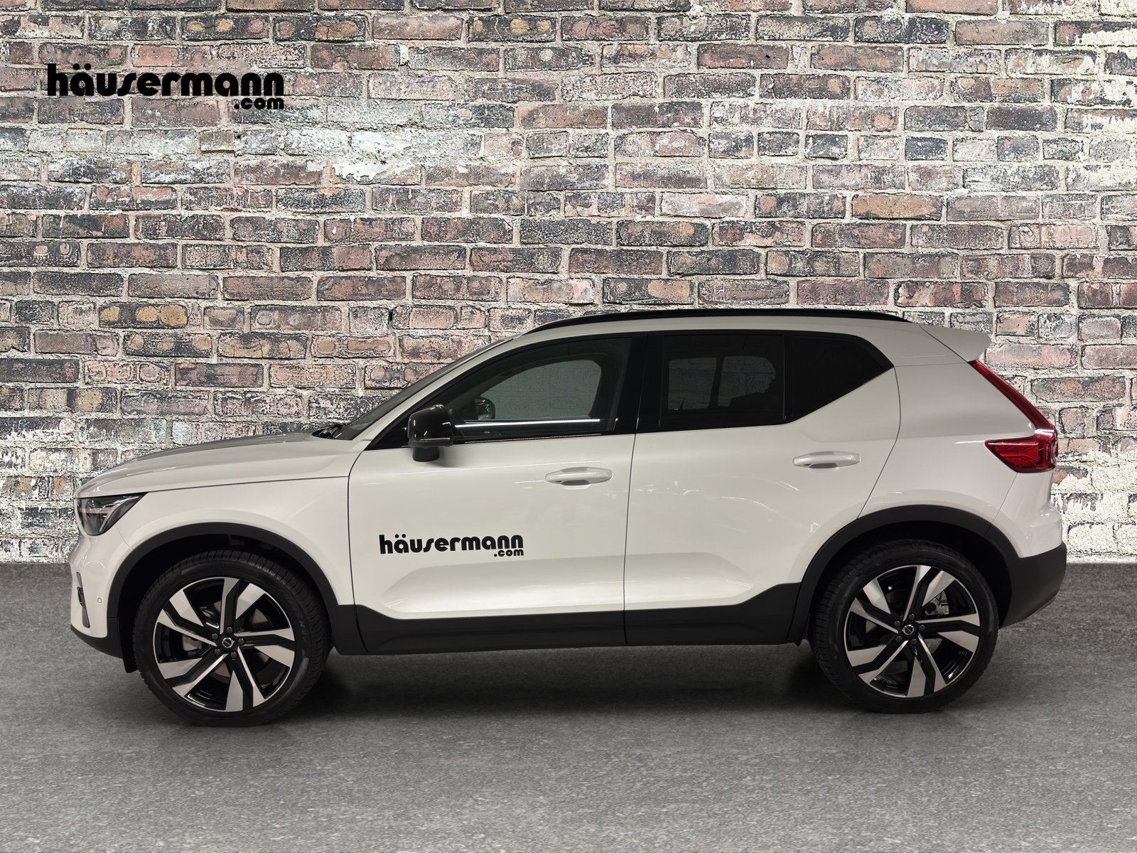 VOLVO XC40 2.0 B4 MH Plus Dark, Mild-Hybrid Benzin/Elektro, Vorführwagen, Automatik - 2