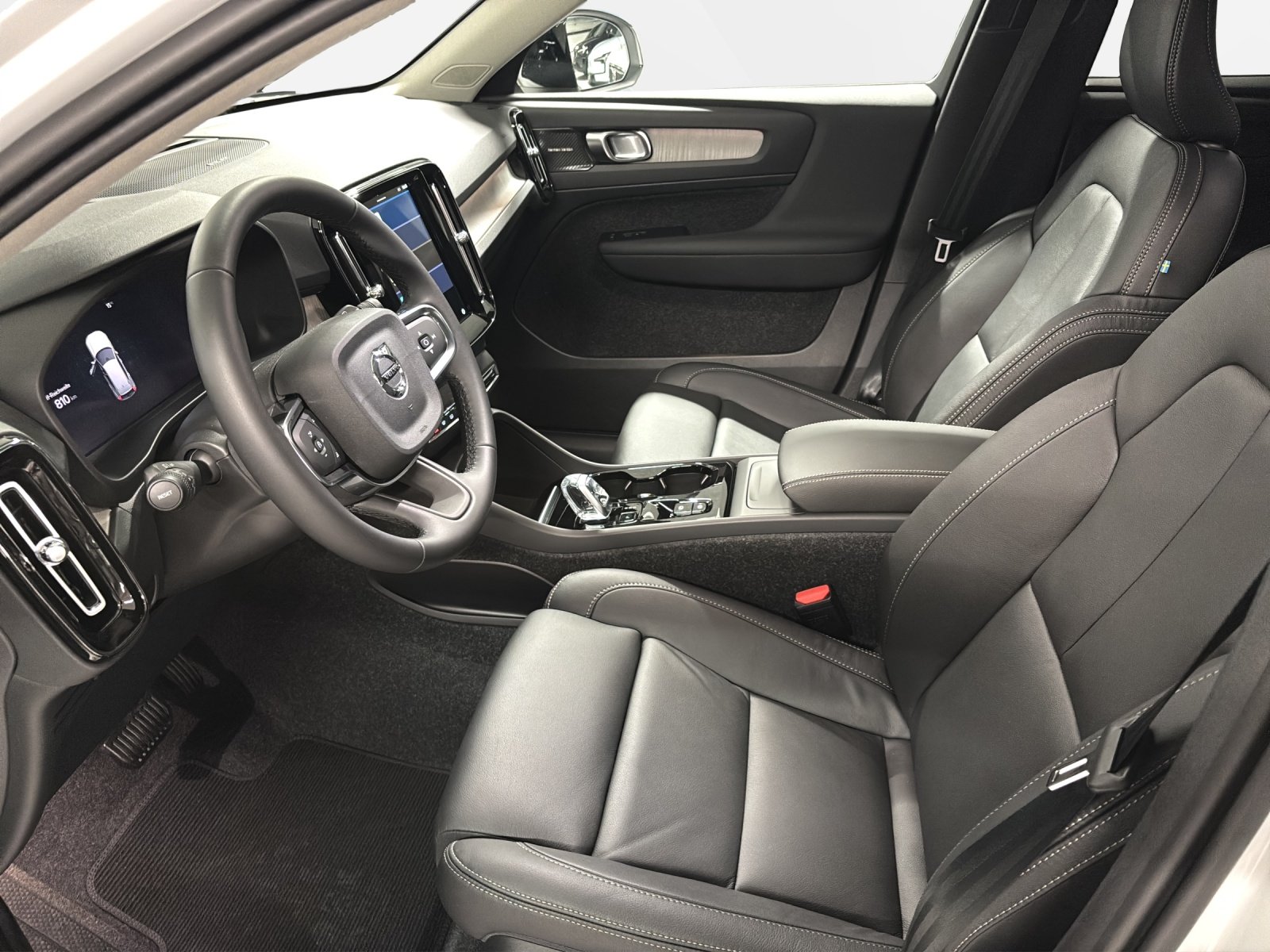 VOLVO XC40 2.0 B4 MH Plus Dark, Mild-Hybrid Benzin/Elektro, Vorführwagen, Automatik - 4
