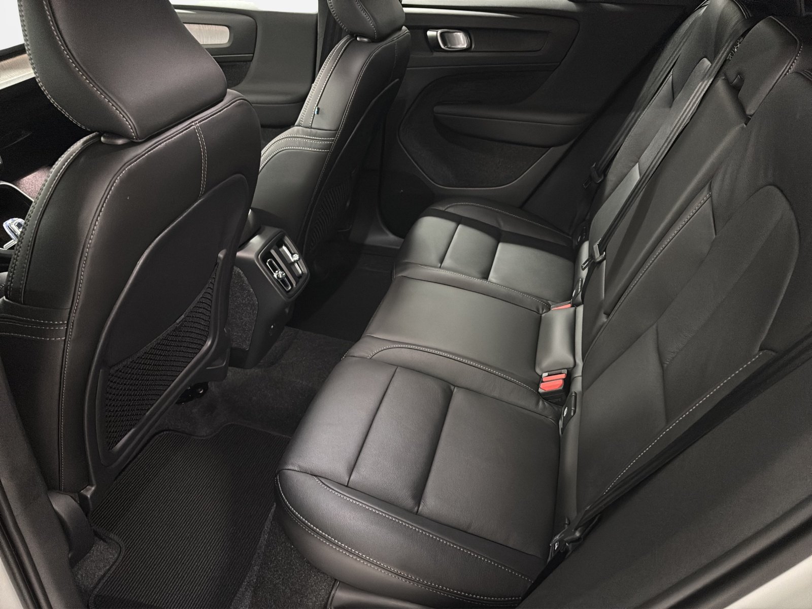 VOLVO XC40 2.0 B4 MH Plus Dark, Mild-Hybrid Benzin/Elektro, Vorführwagen, Automatik - 5