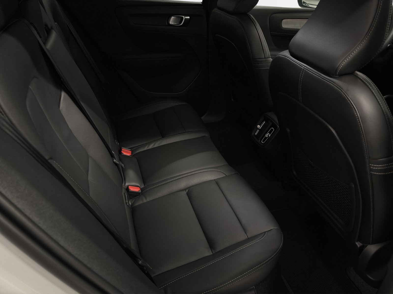 VOLVO XC40 2.0 B4 MH Plus Dark, Mild-Hybrid Benzin/Elektro, Vorführwagen, Automatik - 6