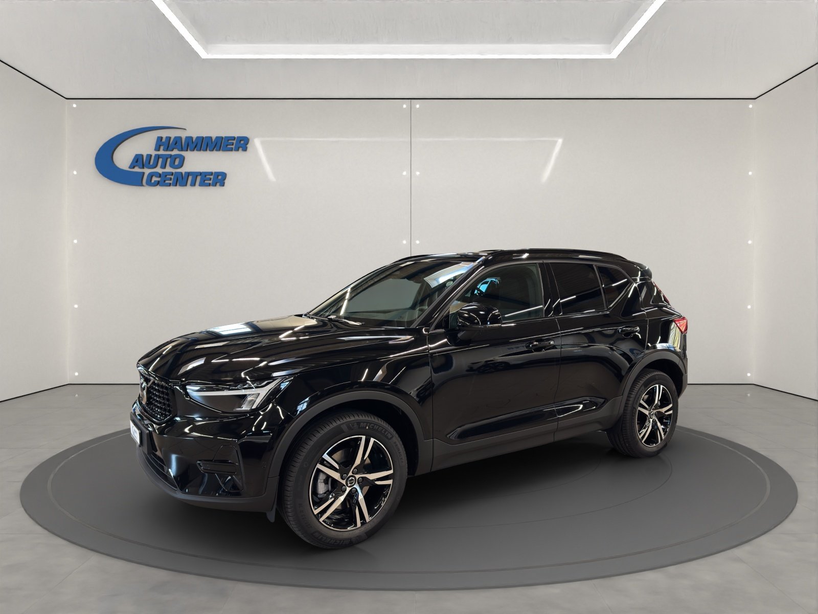 VOLVO XC40 2.0 B3 MH Plus Dark
