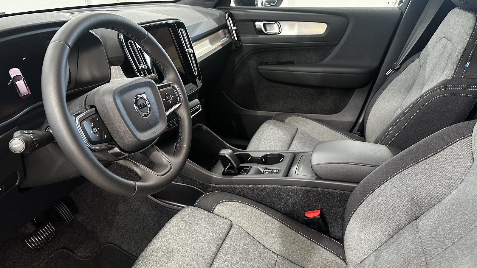 VOLVO XC40 2.0 B3 MH Core, Hybride Intégral Essence/Électricité, Voiture de démonstration, Automatique - 4