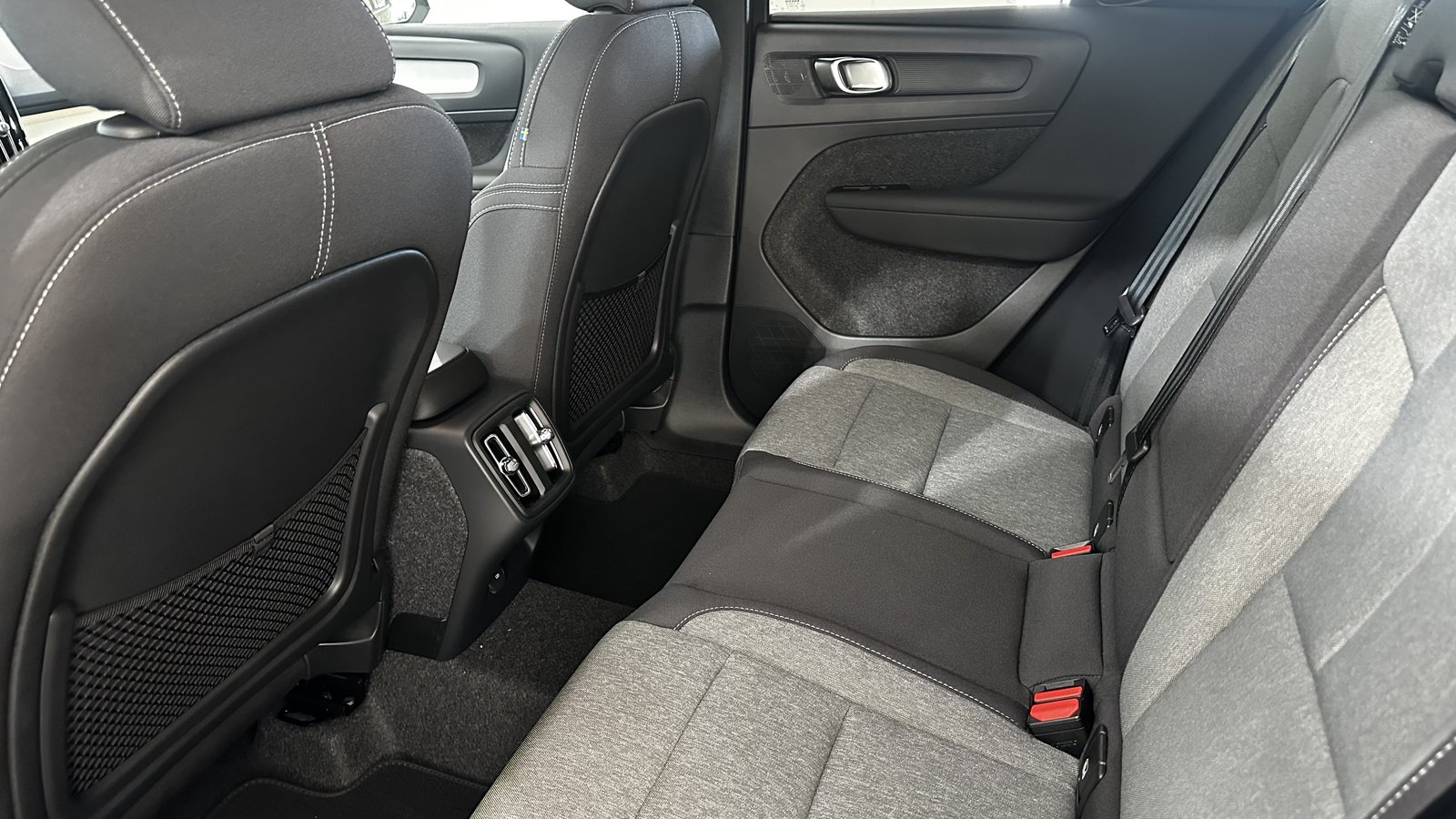 VOLVO XC40 2.0 B3 MH Core, Hybride Intégral Essence/Électricité, Voiture de démonstration, Automatique - 6
