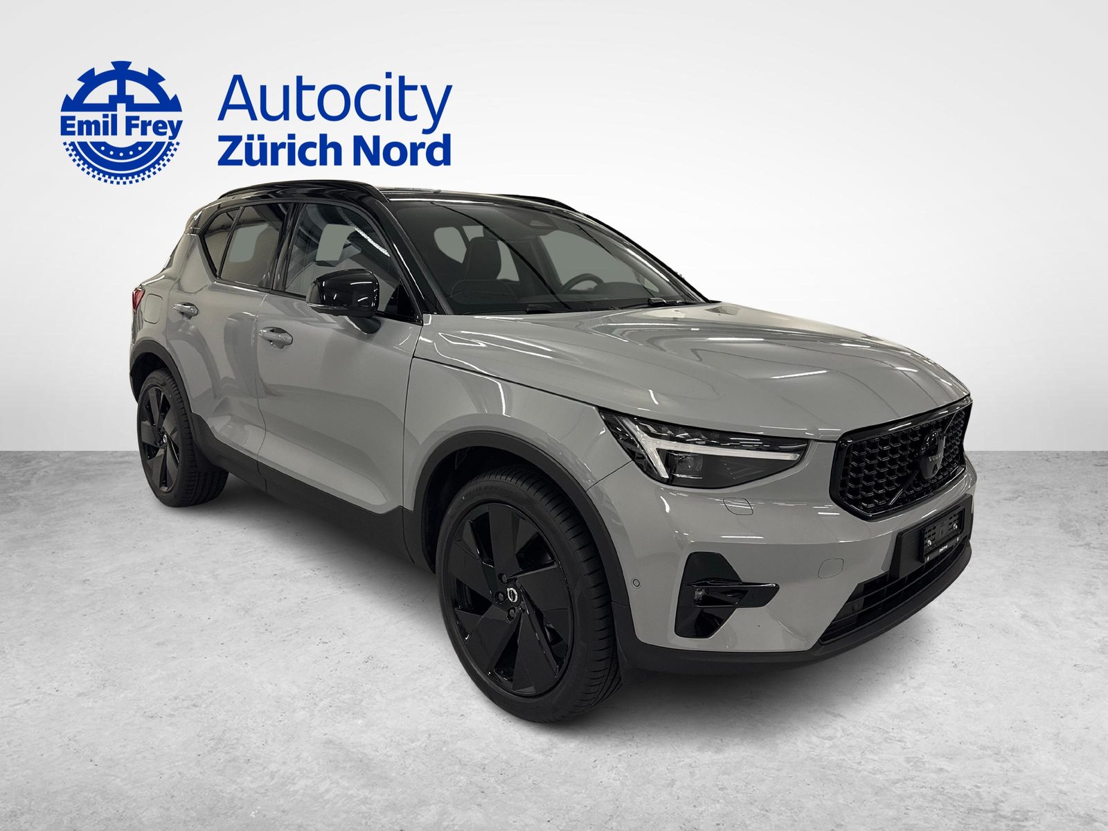 VOLVO XC40 2.0 B4 MH Black Edition, Mild-Hybrid Petrol/Electric, Ex-demonstrator, Automatic - 3