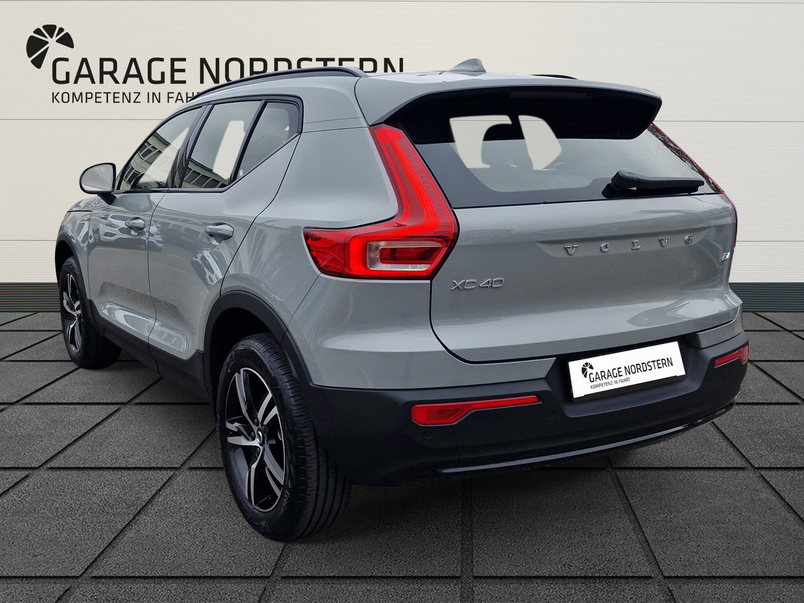 VOLVO XC40 2.0 B4 MH Plus Dark, Mild-Hybrid Benzin/Elektro, Vorführwagen, Automatik - 4