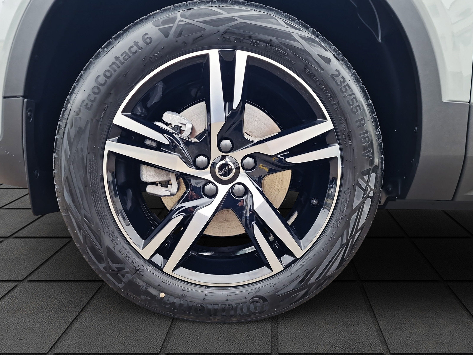 VOLVO XC40 2.0 B4 MH Plus Dark, Mild-Hybrid Benzin/Elektro, Vorführwagen, Automatik - 6