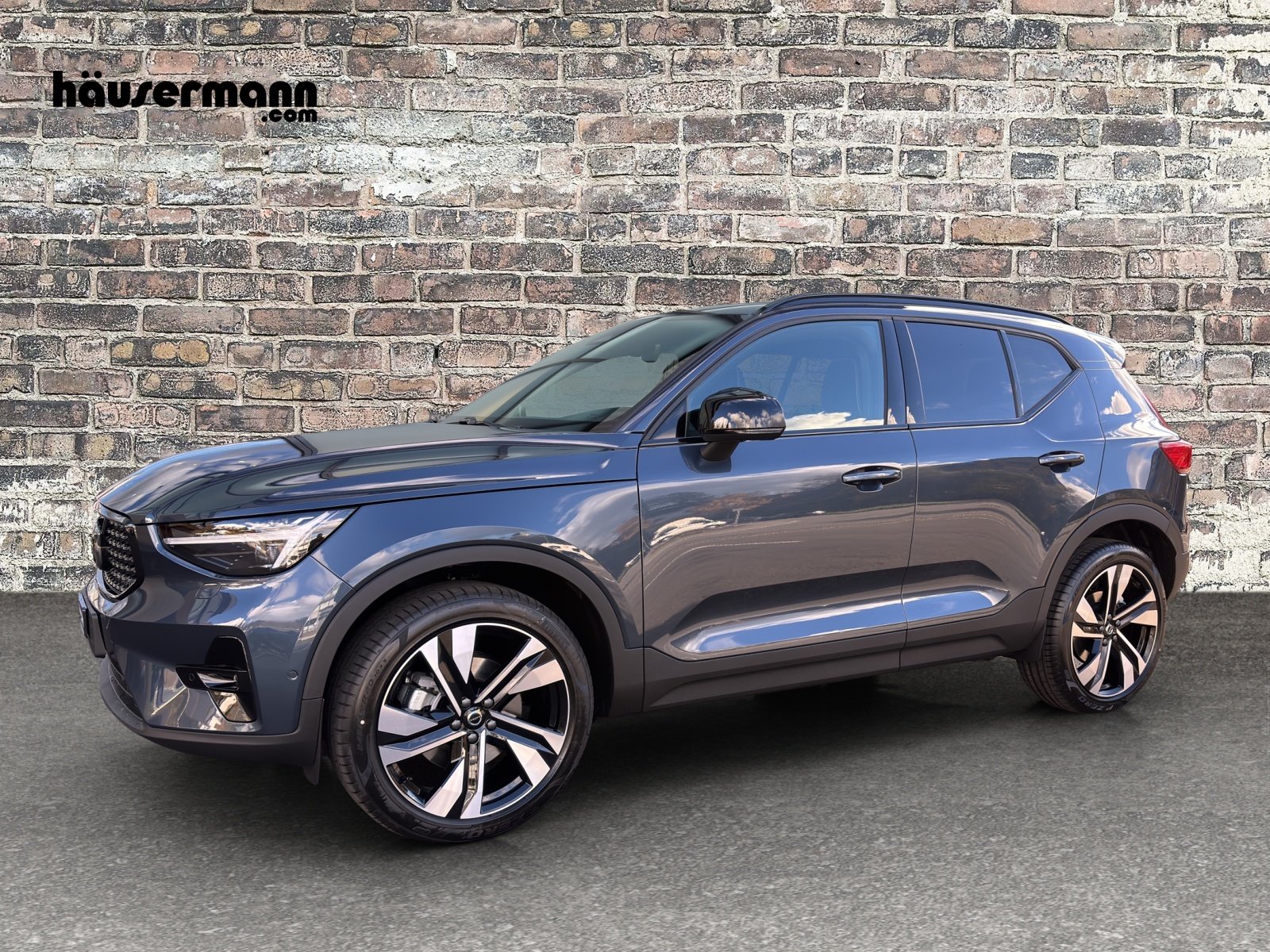 VOLVO XC40 2.0 B4 FWD MH Benzin Ultimate Dark