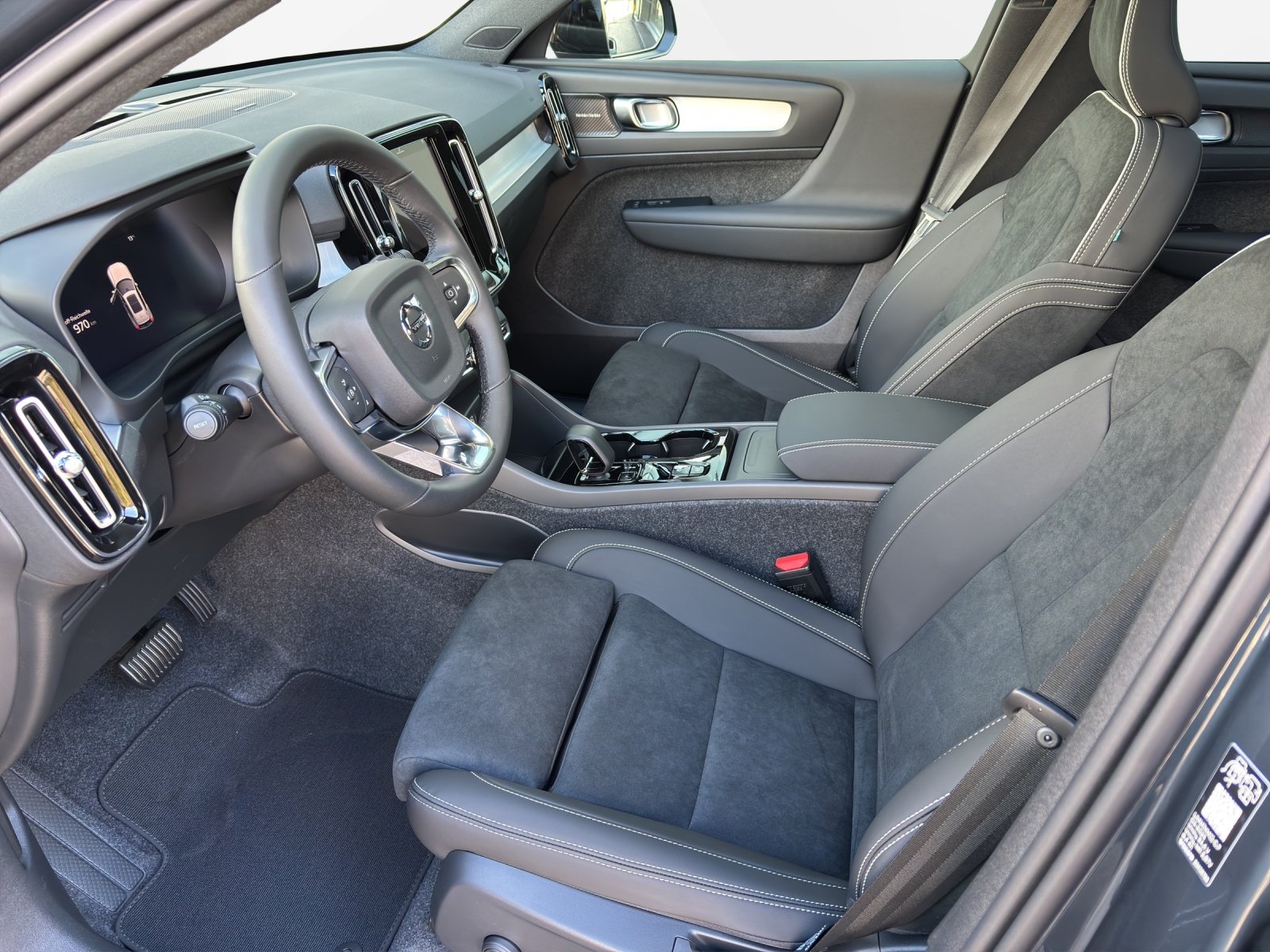 VOLVO XC40 2.0 B4 FWD MH Benzin Ultimate Dark, Mild-Hybrid Benzin/Elektro, Vorführwagen, Automatik - 4