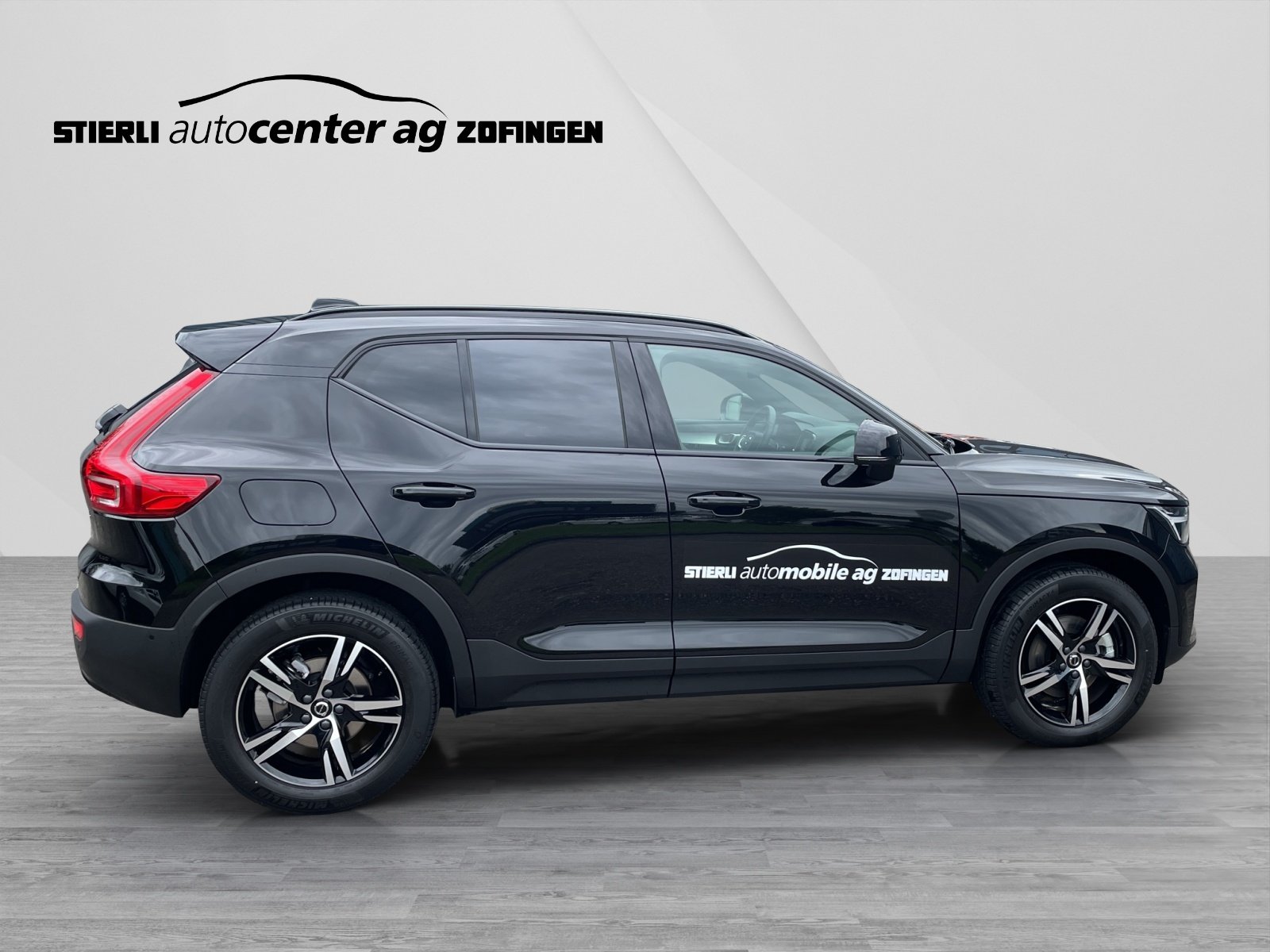 VOLVO XC40 2.0 B4 MH Plus Dark, Mild-Hybrid Petrol/Electric, Ex-demonstrator, Automatic - 4