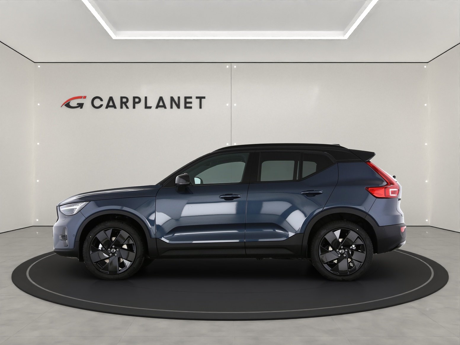 VOLVO XC40 2.0 B4 MH Black Edition, Mild-Hybrid Petrol/Electric, Ex-demonstrator, Automatic - 2