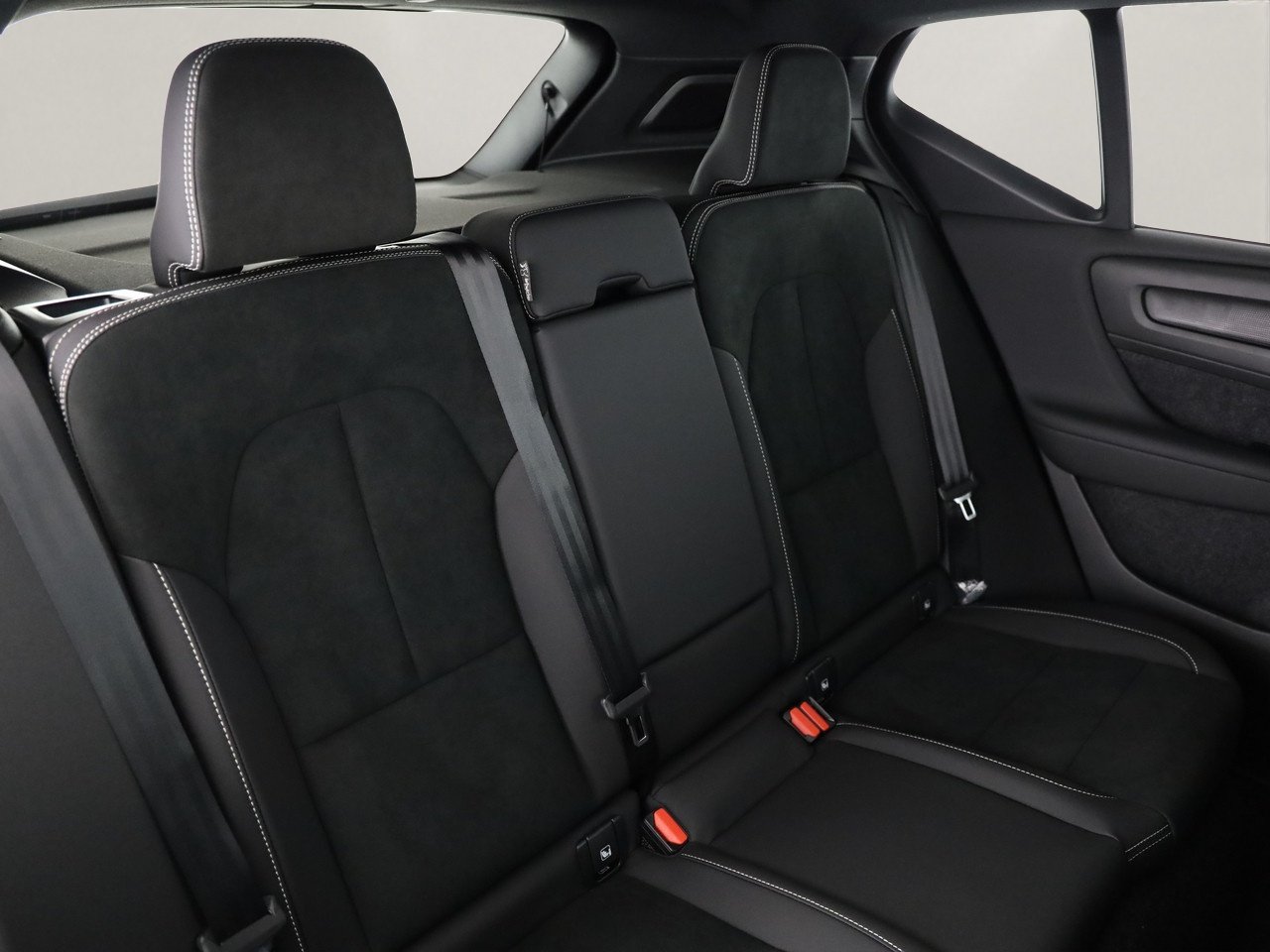 VOLVO XC40 2.0 B4 MH Black Edition, Mild-Hybrid Petrol/Electric, Ex-demonstrator, Automatic - 6