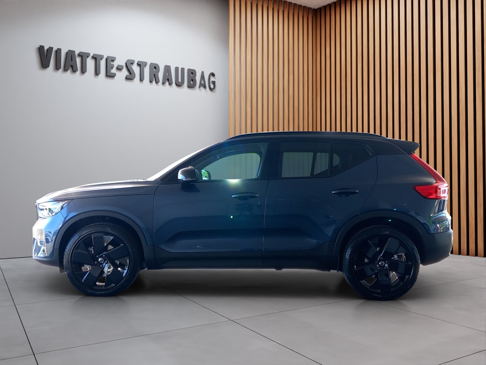 VOLVO XC40 2.0 B4 MH Black Edition, Mild-Hybrid Petrol/Electric, Ex-demonstrator, Automatic - 3