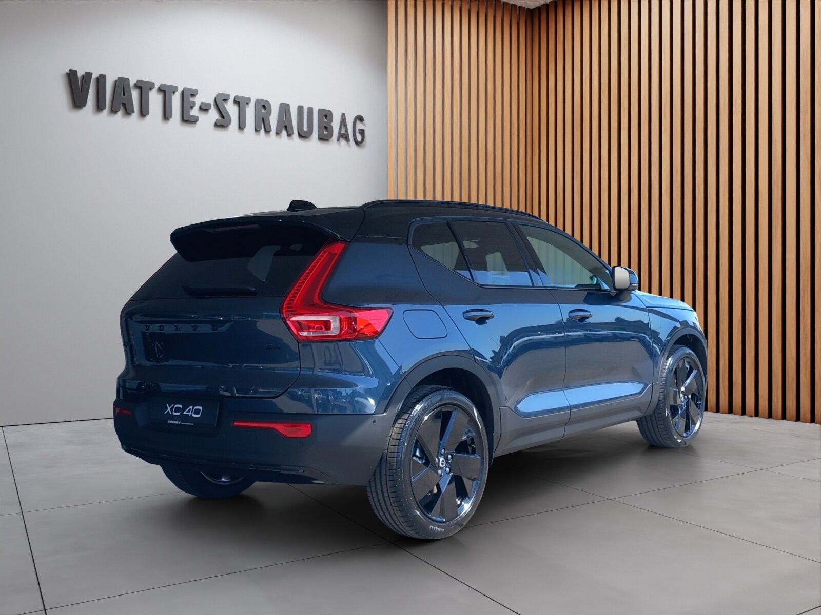 VOLVO XC40 2.0 B4 MH Black Edition, Mild-Hybrid Petrol/Electric, Ex-demonstrator, Automatic - 6